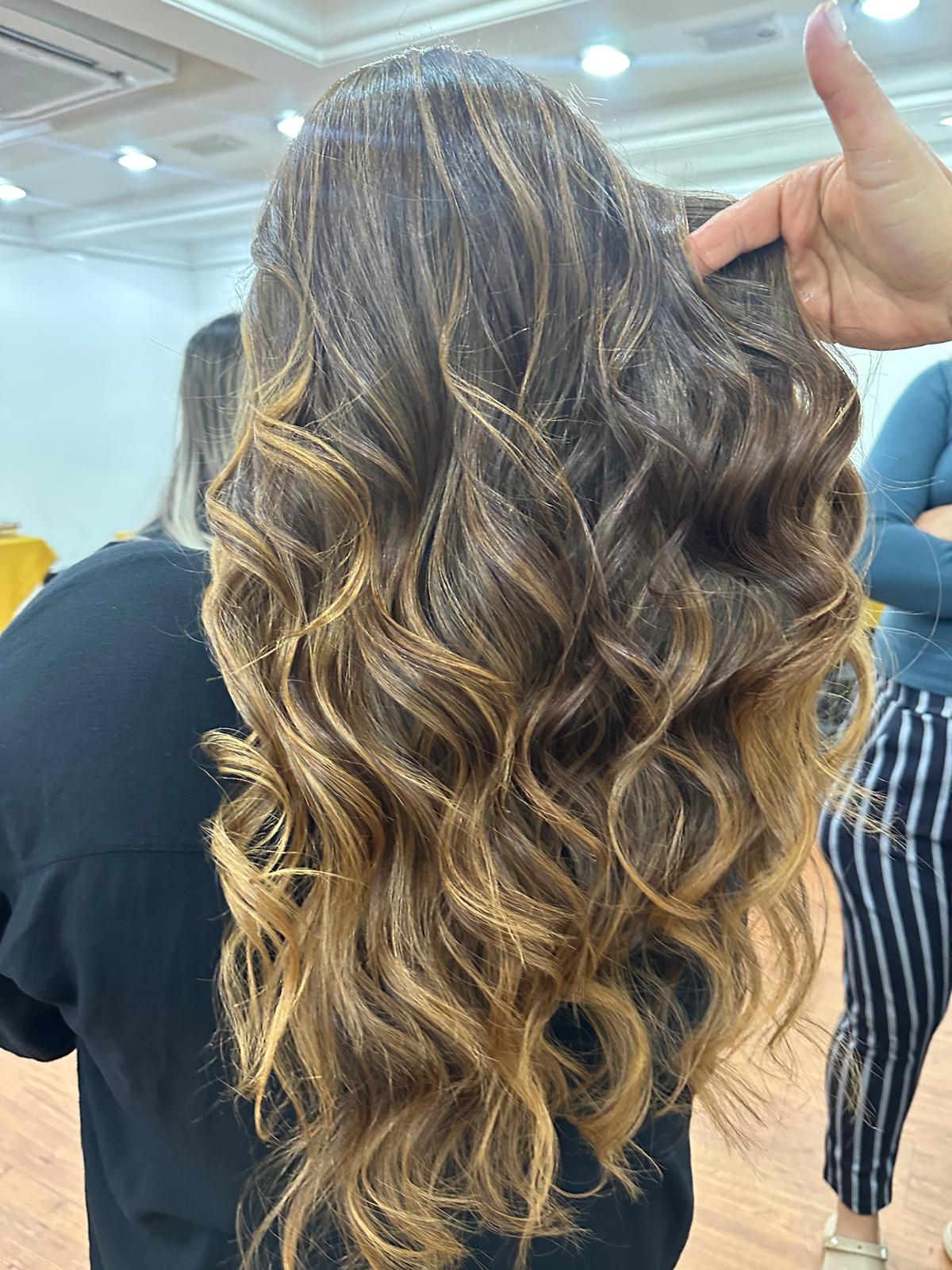 Coloração e Mechas Fabiana Hair